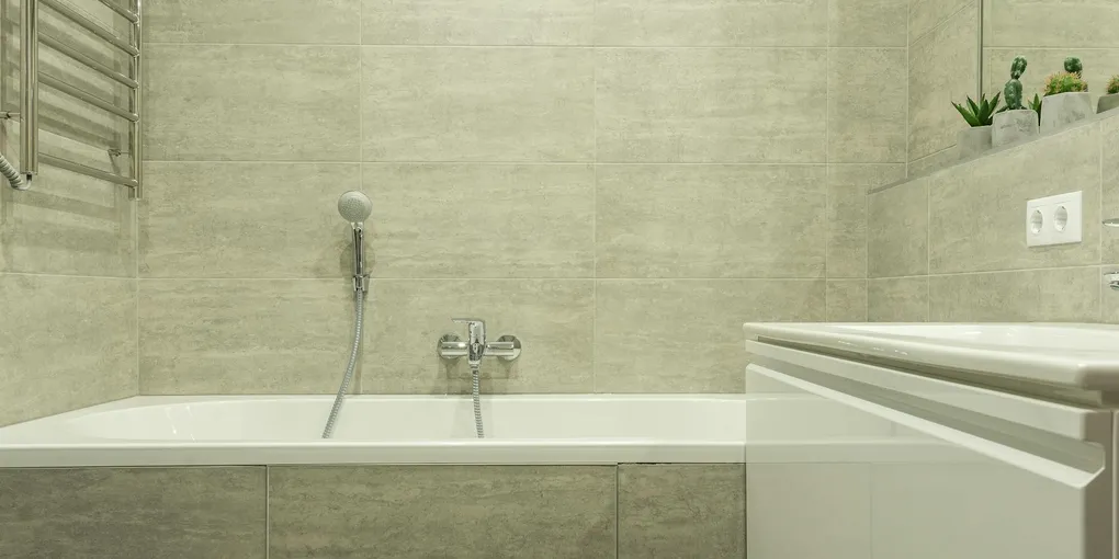 How to Caulk a Bathtub the Right Way
