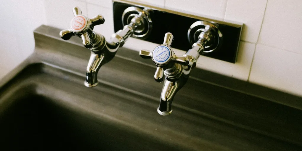 How to Fix a Loose or Broken Bathroom Faucet Handle in 15 Minutes ($0–$25, No Plumber)