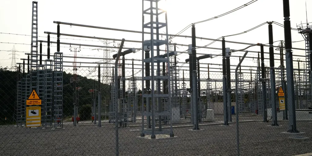 How to Fix a Tripped Circuit Breaker in 2 Minutes (Reset vs. Replace Guide)