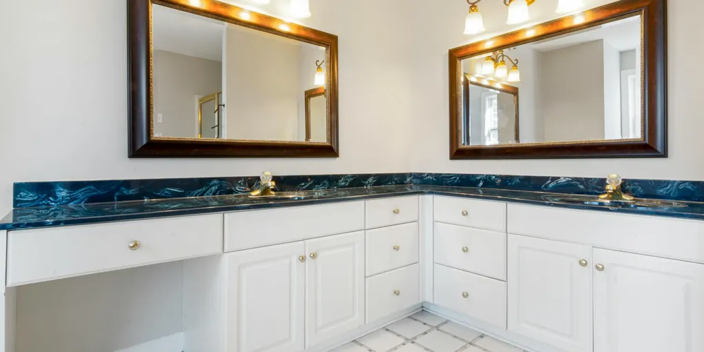 How to Fix a Broken Bathroom Mirror: Reframe or Replace in 30 Minutes ($0–$50)