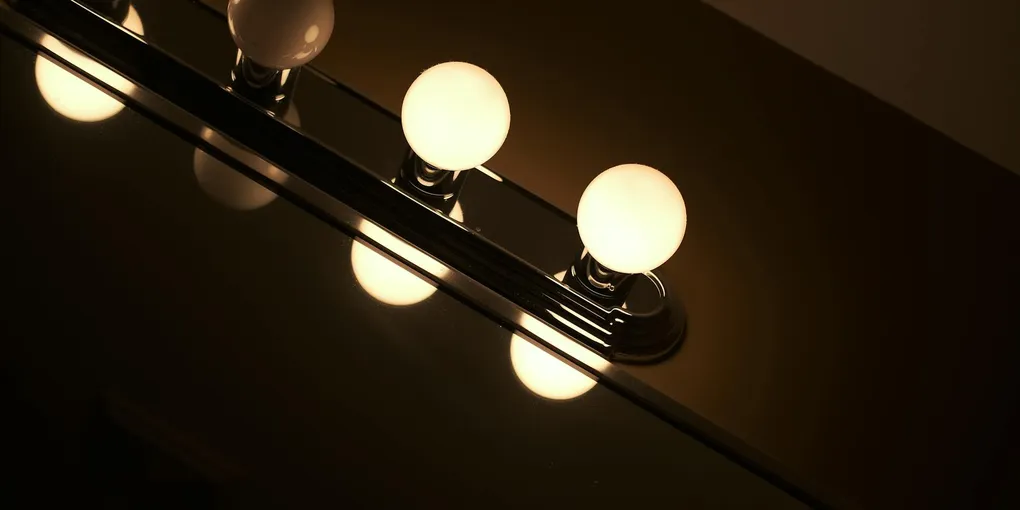 How to Fix a Broken Bathroom Vanity Light