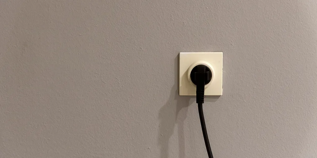 How to Fix a Broken Light Fixture Socket