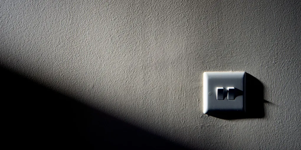 How to Fix a Broken Light Switch in 15 Minutes ($5–$15, No Electrician Needed)