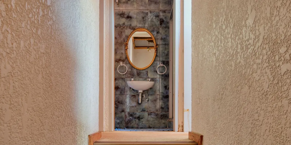 How to Fix a Cracked Bathroom Tile