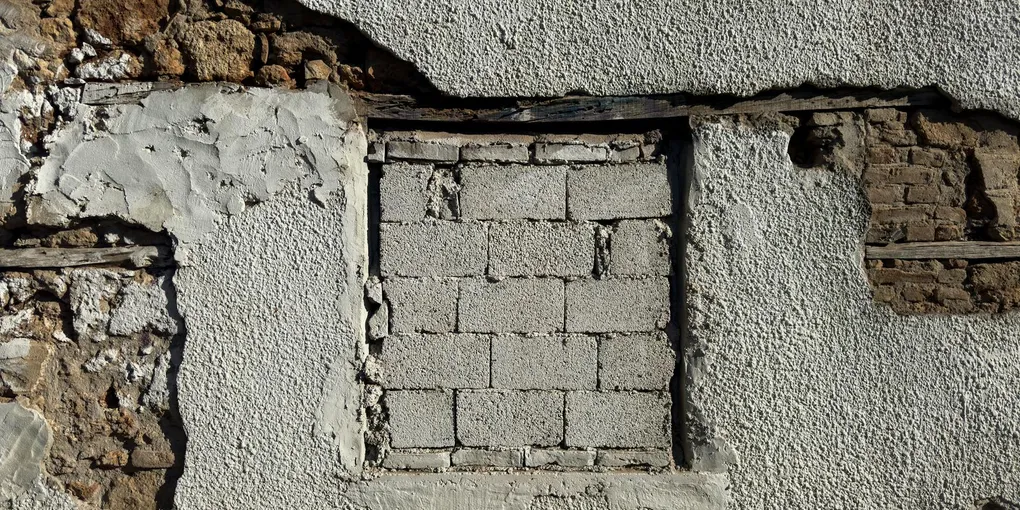 How to Fix a Cracked Concrete Block Wall