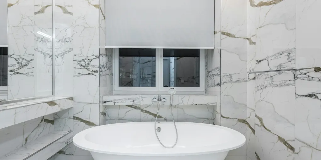 How to Fix a Cracked Fiberglass Tub Surround
