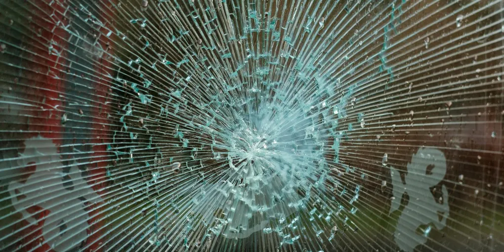 How to Fix a Cracked Window Glazing Compound