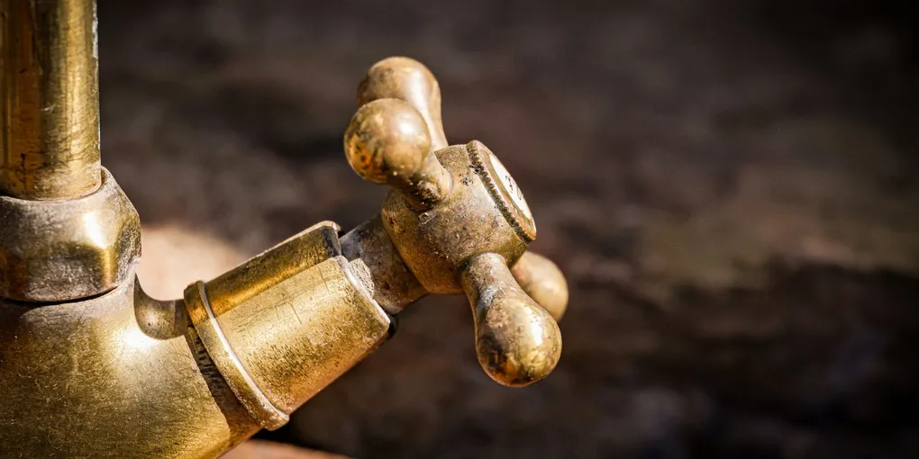 How to Fix a Loose Kitchen Faucet Handle in 5 Minutes