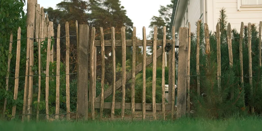 How to Fix a Sagging Fence Gate: Anti-Sag Kits, Hinge Adjustment, and Frame Repair (2026)