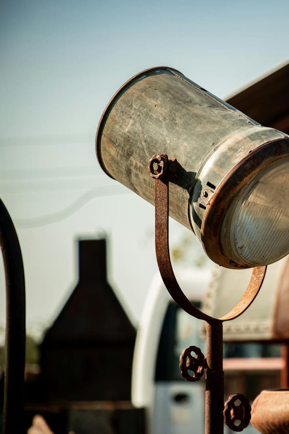How to Fix a Broken Outdoor Light Fixture